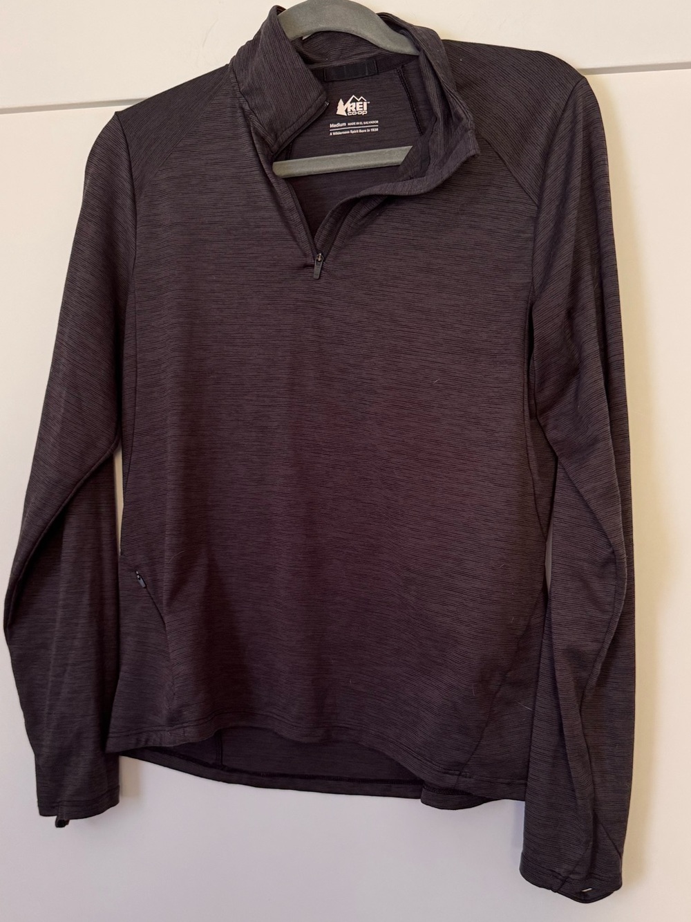 REI pullover size medium